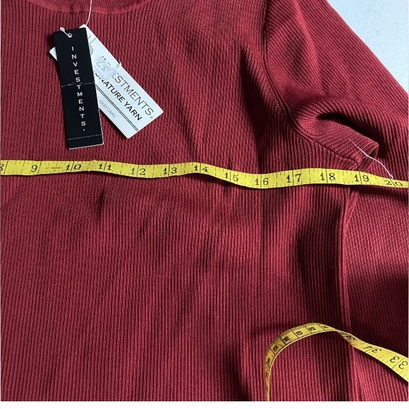Women’s Investment Brand XL Red Top NWT - Picture 6 of 7